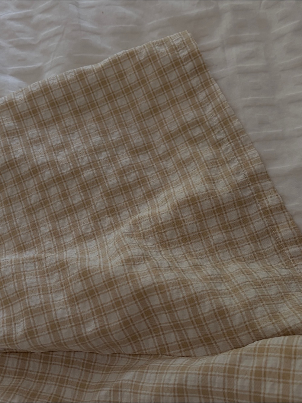 Lightweight Plaid Gingham Elastic-Waist Shorts in Light Beige - Picture 7 of 7